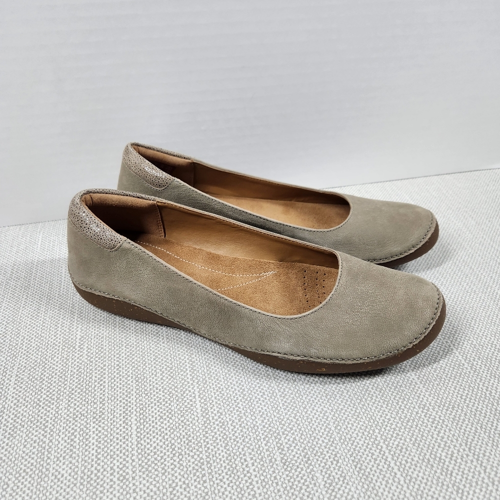 Clarks Artisan taupe brown Leather 8 M Leather shoes flats